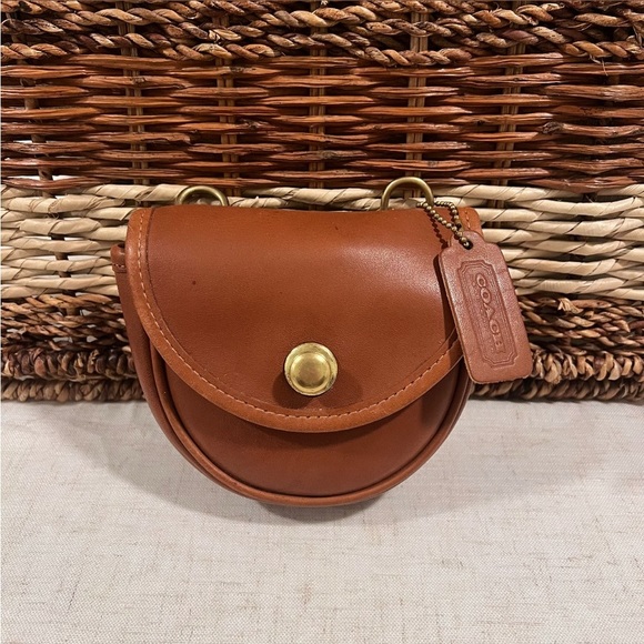 VINTAGE COACH British Tan Glovetanned Leather Mini Belt Bag / Crossbody Bag - Picture 2 of 15